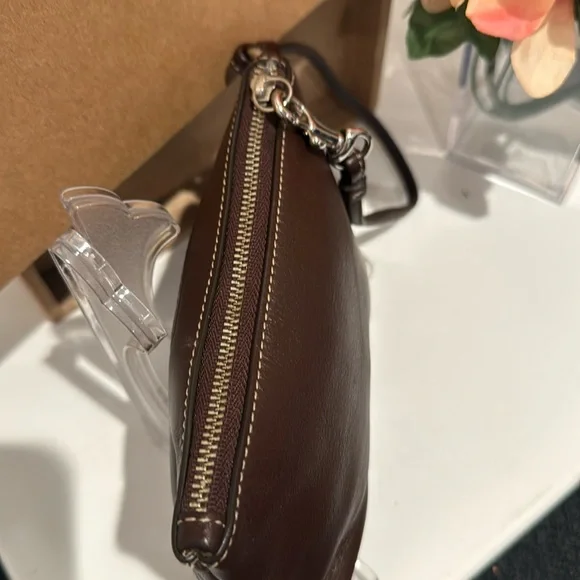 Coach Vintage Y2K Leather Wristlet (with leather tassel & metal hangtag)(EUC) - Picture 6 of 12